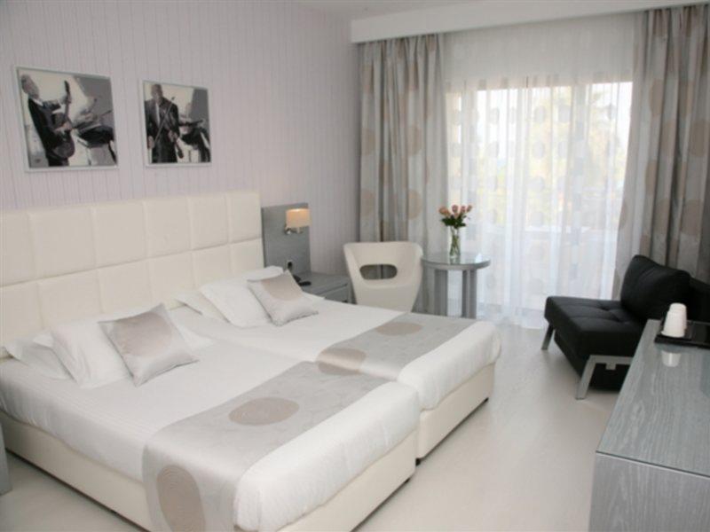 St. George Gardens & Suites Хлоракас Экстерьер фото